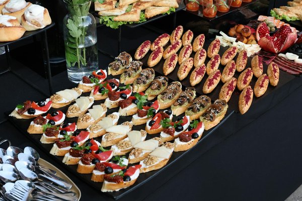 Agencement moderne pour un bar à salade attrayant et fonctionnel