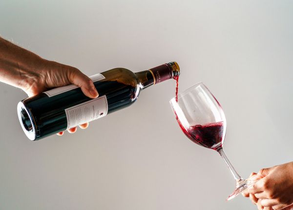 Top 5 sites pour acheter du vin en ligne avant l'apéritif